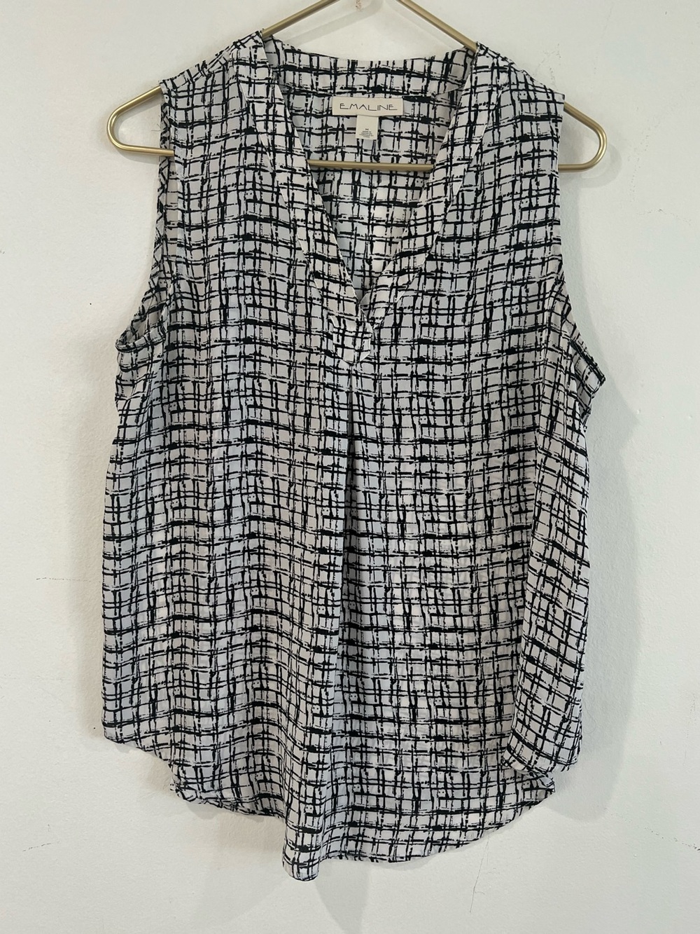 EMALINE Black and White Patterned Sleeveless V-Neck Top M